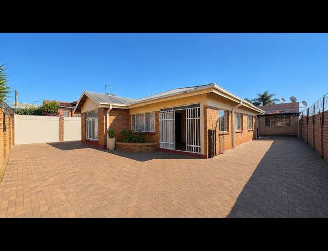 5 BEDROOM HOUSE FOR SALE IN REGENTS PARK